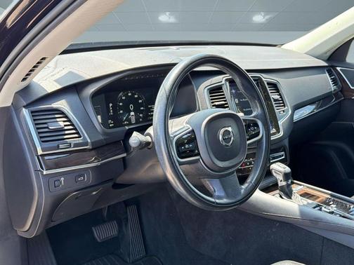 Onyx Black Metallic 2018 Volvo XC90 T5 Momentum