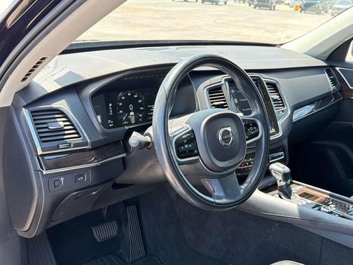 Onyx Black Metallic 2018 Volvo XC90 T5 Momentum