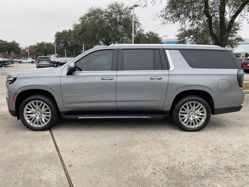 2026 Chevrolet Suburban LT