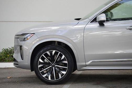 2025 Volvo XC90 B6 Plus 7-Seater