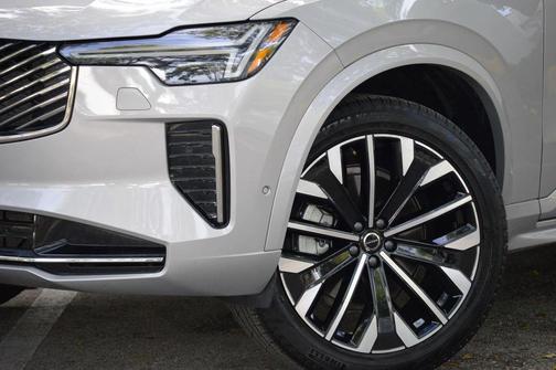 2025 Volvo XC90 B6 Plus 7-Seater