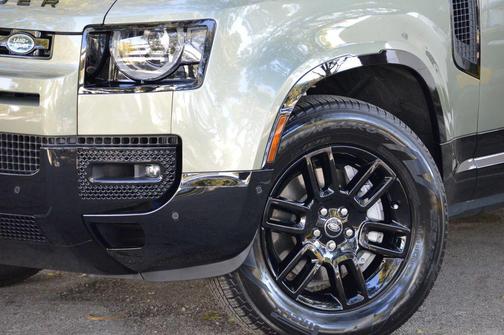 2025 Land Rover Defender 110 P400 X-Dynamic SE