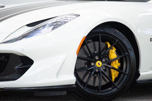 2019 Ferrari 812 Superfast Base