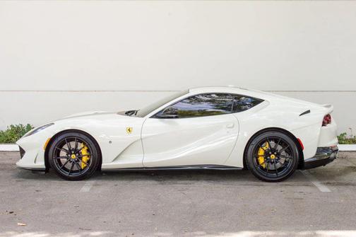 2019 Ferrari 812 Superfast Base