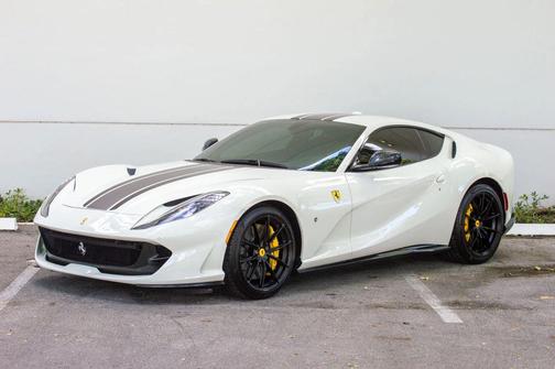 2019 Ferrari 812 Superfast Base