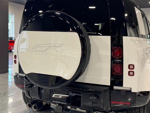 2025 Land Rover Defender 110 P500 X-Dynamic SE