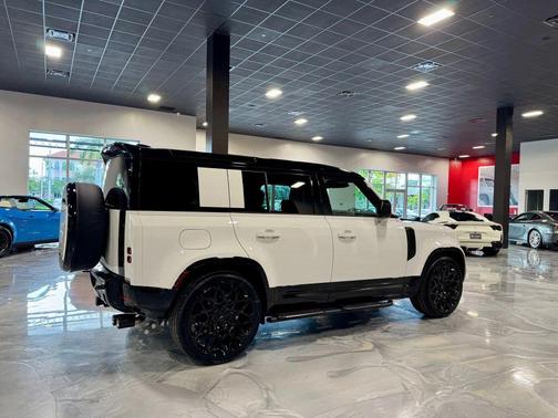 2025 Land Rover Defender 110 P500 X-Dynamic SE