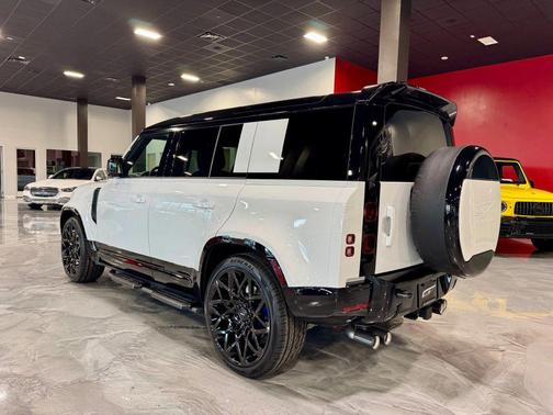 2025 Land Rover Defender 110 P500 X-Dynamic SE