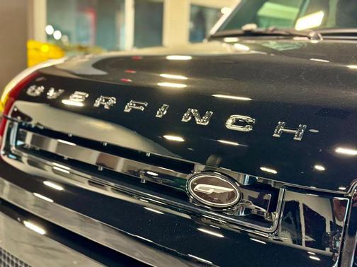 2025 Land Rover Defender 110 P500 X-Dynamic SE