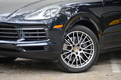 2023 Porsche Cayenne Platinum Edition
