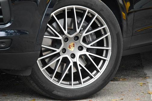 2023 Porsche Cayenne Platinum Edition