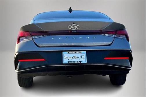 2024 Hyundai ELANTRA SE
