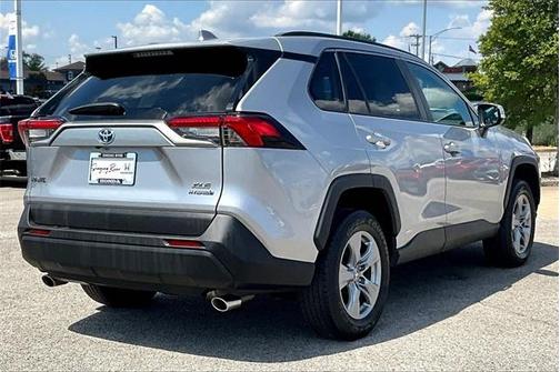 2022 Toyota RAV4 Hybrid XLE