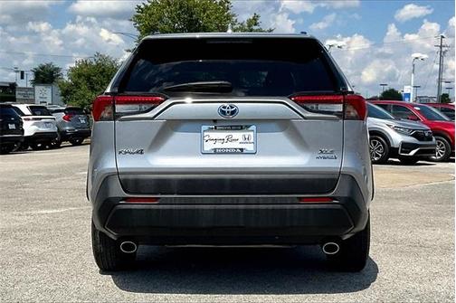 2022 Toyota RAV4 Hybrid XLE
