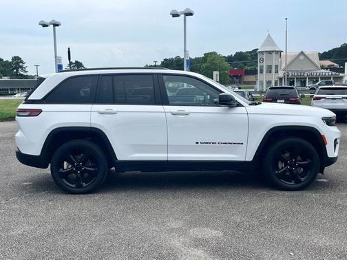 2024 Jeep Grand Cherokee Laredo