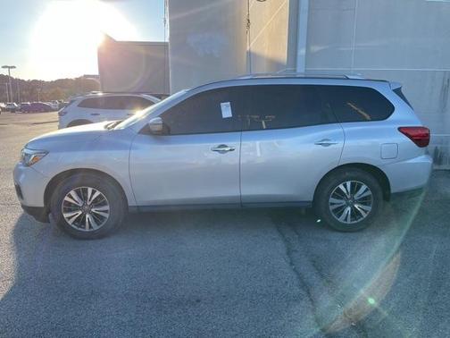 2020 Nissan Pathfinder S