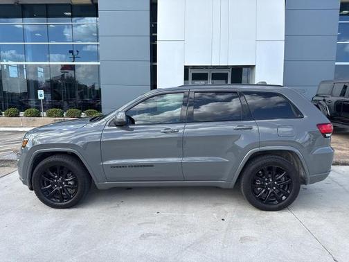 2019 Jeep Grand Cherokee LAREDO