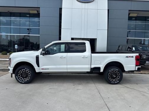 2025 Ford F-250 PLATINUM
