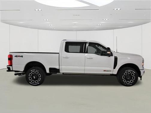 2025 Ford F-250 PLATINUM