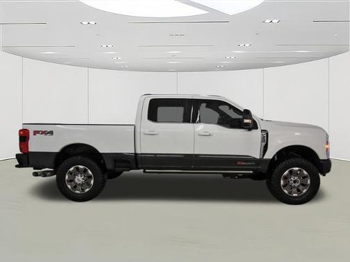 2025 Ford F-250 PLATINUM