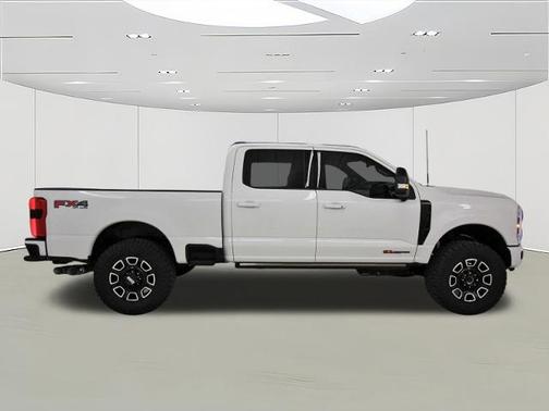 2025 Ford F-250 PLATINUM
