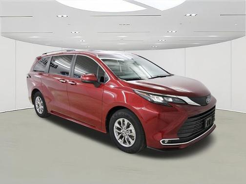 2024 Toyota Sienna XLE