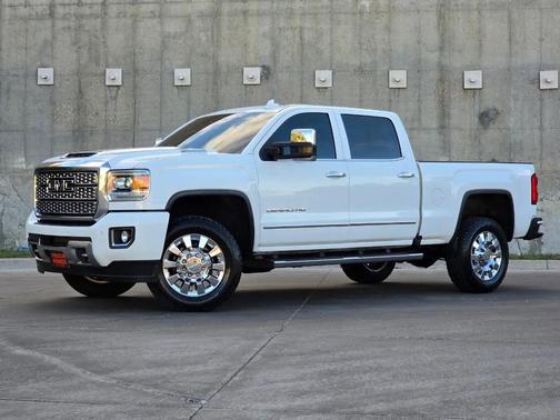 White 2019 GMC Sierra 2500 Denali