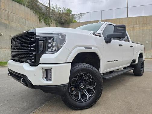 White 2020 GMC Sierra 2500 Denali