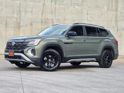 Avocado Green Pearl 2024 Volkswagen Atlas 2.0T SE w/Technology 4MOTION