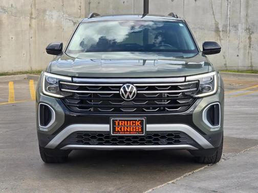 Avocado Green Pearl 2024 Volkswagen Atlas 2.0T SE w/Technology 4MOTION