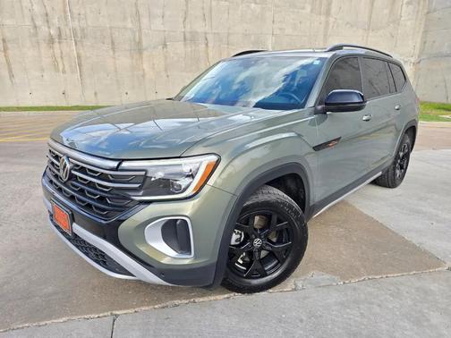 Avocado Green Pearl 2024 Volkswagen Atlas 2.0T SE w/Technology 4MOTION