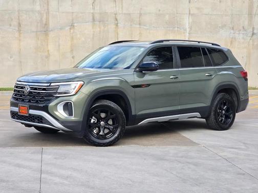 Avocado Green Pearl 2024 Volkswagen Atlas 2.0T SE w/Technology 4MOTION