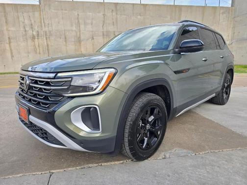 Avocado Green Pearl 2024 Volkswagen Atlas 2.0T SE w/Technology 4MOTION