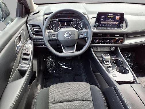 Super Black 2025 Nissan Rogue SV
