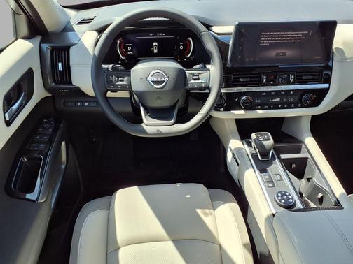 Everest White Pearl Tricoat 2026 Nissan Pathfinder SL