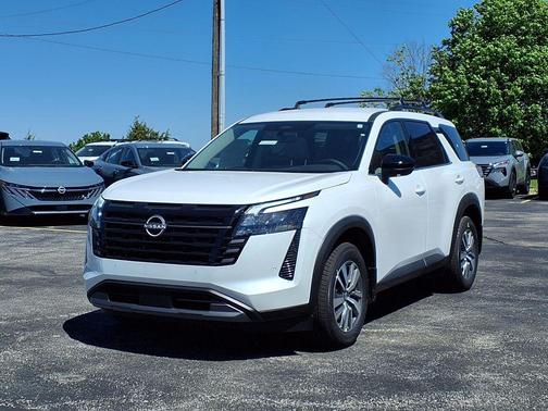 Everest White Pearl Tricoat 2026 Nissan Pathfinder SL