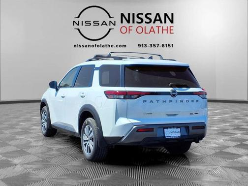 Everest White Pearl Tricoat 2026 Nissan Pathfinder SL