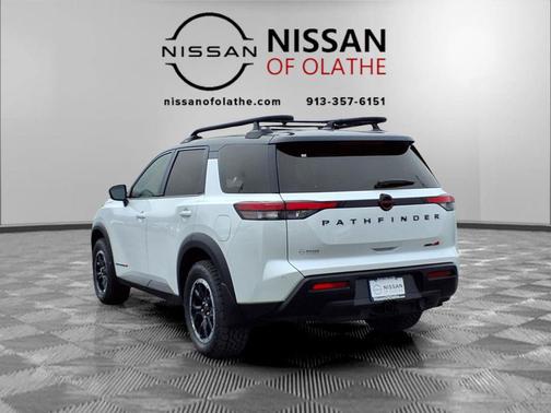 Everest White Pearl/Black 2026 Nissan Pathfinder Rock Creek