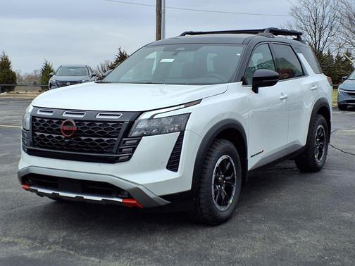 Everest White Pearl/Black 2026 Nissan Pathfinder Rock Creek