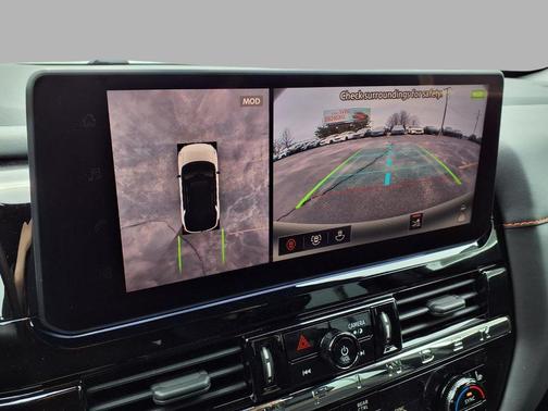 Everest White Pearl/Black 2026 Nissan Pathfinder Rock Creek