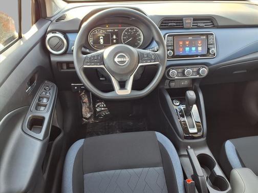 Scarlet Ember Tintcoat 2025 Nissan Versa 1.6 SV