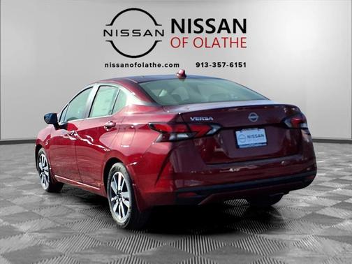 Scarlet Ember Tintcoat 2025 Nissan Versa 1.6 SV