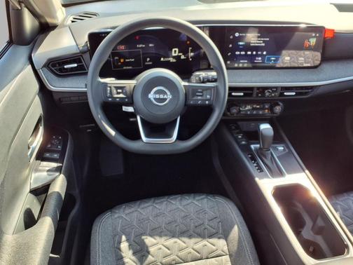 Gun Metallic 2027 Nissan Kicks SV