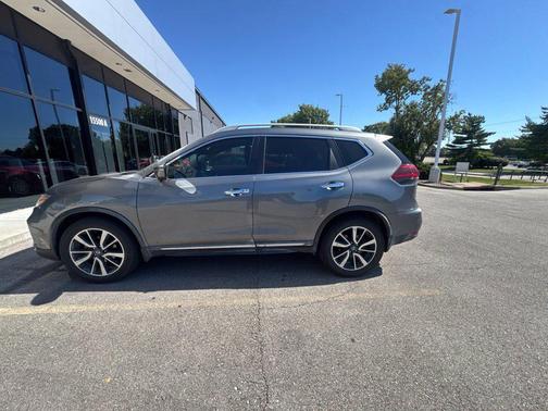 Gun Metallic 2019 Nissan Rogue SL