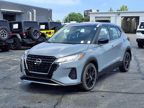 Gray/Super Black 2023 Nissan Kicks SV