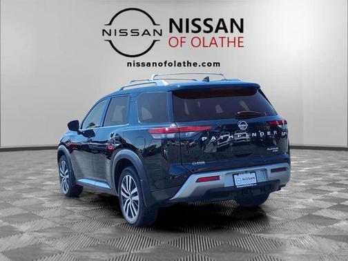 Super Black 2022 Nissan Pathfinder Platinum 4WD