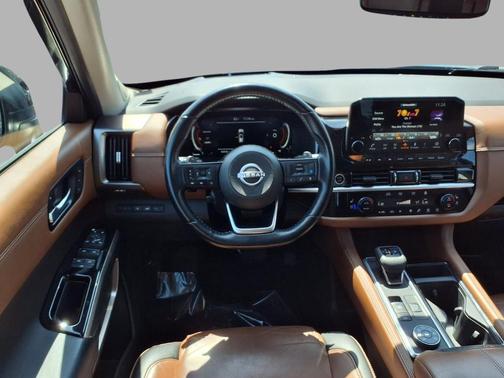 Super Black 2022 Nissan Pathfinder Platinum 4WD