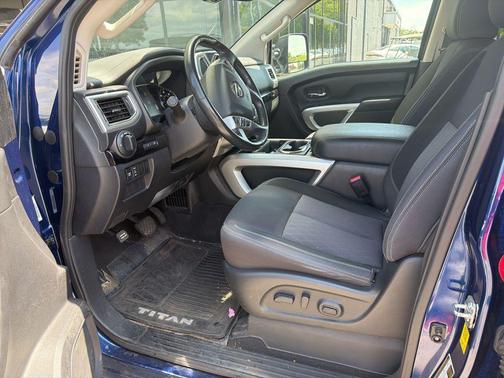 Deep Blue Pearl Metallic 2021 Nissan Titan SV