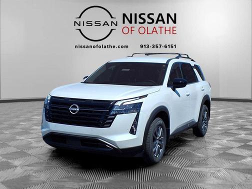 Everest White Pearl Tricoat 2026 Nissan Pathfinder SV