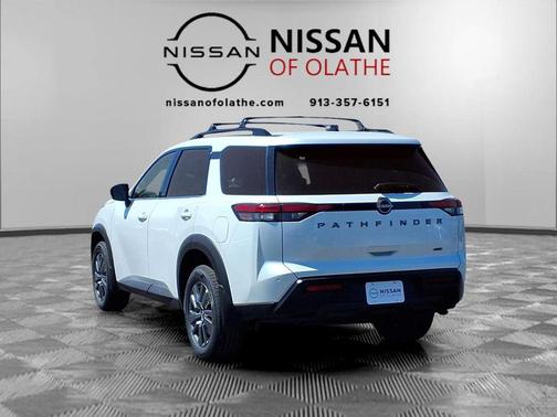 Everest White Pearl Tricoat 2026 Nissan Pathfinder SV